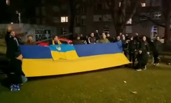 Navijači Osijeka ispred spomenika crvenom fići dali podršku Ukrajini