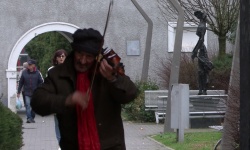 Osječki violinist svira uz Krežmin nadzor