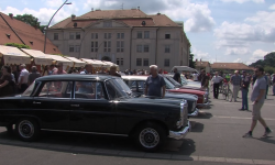 Na izložbu u Đakovo stigli i automobili stari sedam desetljeća