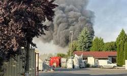 Ugašen veliki požar kod Vrtnog centra Jug u Osijeku! Gorjele gume, gasilo ga 27 vatrogasaca