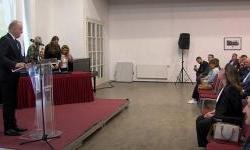 Ministar Šipić u Vukovaru uručio ugovore vrijedne 6,9 milijuna eura za izgradnju vrtića