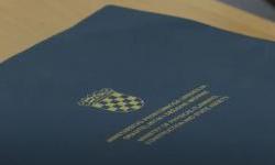 Ministar Bačić u Osijeku podijelio gradonačelnicima i načelnicima sporazume vrijedne 18 milijuna €
