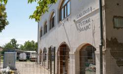 Napreduju radovi na uređenju Galerije Petar Smajić i Parka skulptura u Ernestinovu
