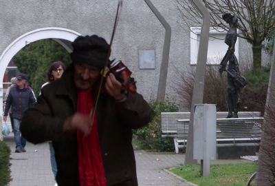 Osječki violinist svira uz Krežmin nadzor