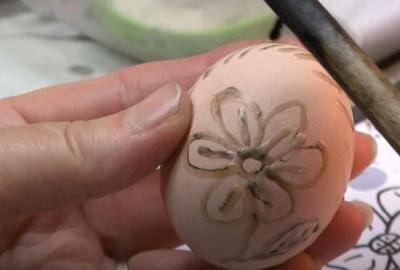 Osječani se zahvaljujući Šokačkoj grani okušali u šaranju jaja voskom u tintoblaju