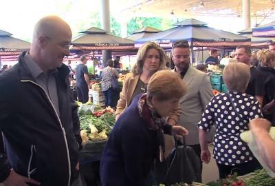 Mario Radić omiljen kupac na osječkoj tržnici – upozorava na HDZ-ovo „kupovanje“ birača u Osijeku