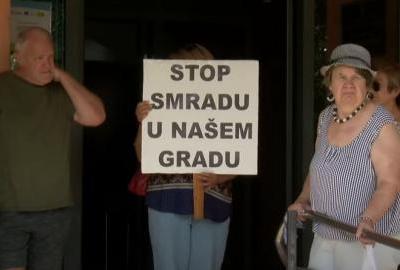 Belišćani ispred Gradske uprave na mirnom prosvjedu: Hoćemo čist zrak, a ne trulež