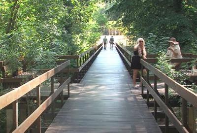 Obnovljen posljednji drveni most u vukovarskoj park šumi Adica
