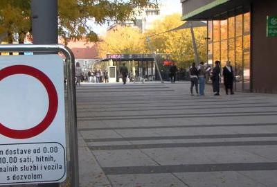 Unatoč zabrani, mnogi i dalje na dva kotača Trgom slobode