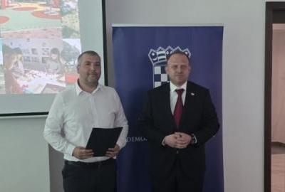 Gradu Našicama uručeni ugovori za nova ulaganja u dječje igralište i vrtić