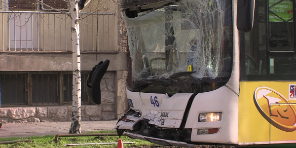 U sudaru dva autobusa GPP-a 23 ozlijeđene osobe, jedna teško!