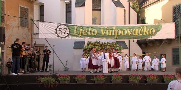 Najmlađi Valpovčani raspjevali i rasplesali 57. Ljeto valpovačko