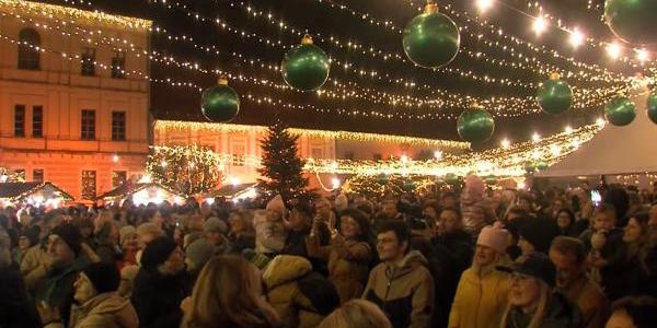 Tisuće lampica i bogat program privukli brojne posjetitelje