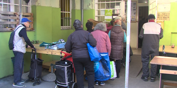 Hrana pred istekom roka spašava od gladi – u Rijeci ljubavi održana još jedna podjela paketa života