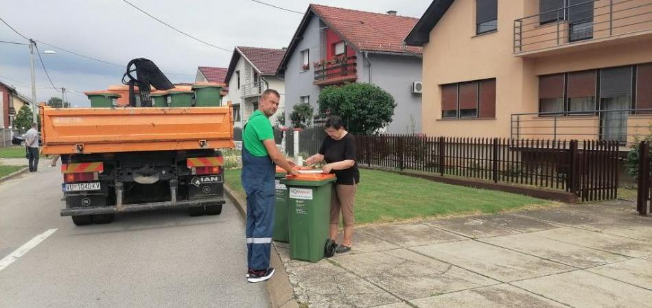 Do kraja mjeseca Vukovarcima 6300 spremnika za papirnati otpad