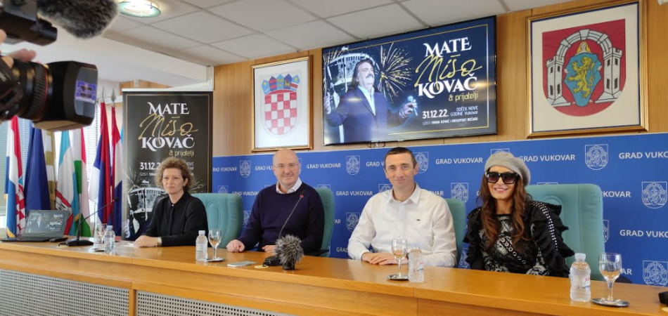 Doček Nove 2023. godine u Vukovaru uz Mišu Kovača