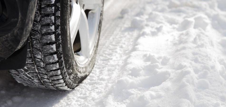 Od 15. studenog obvezno korištenje zimske opreme na vozilima