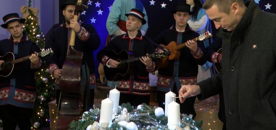 I u Vukovaru upaljena prva adventska svijeća