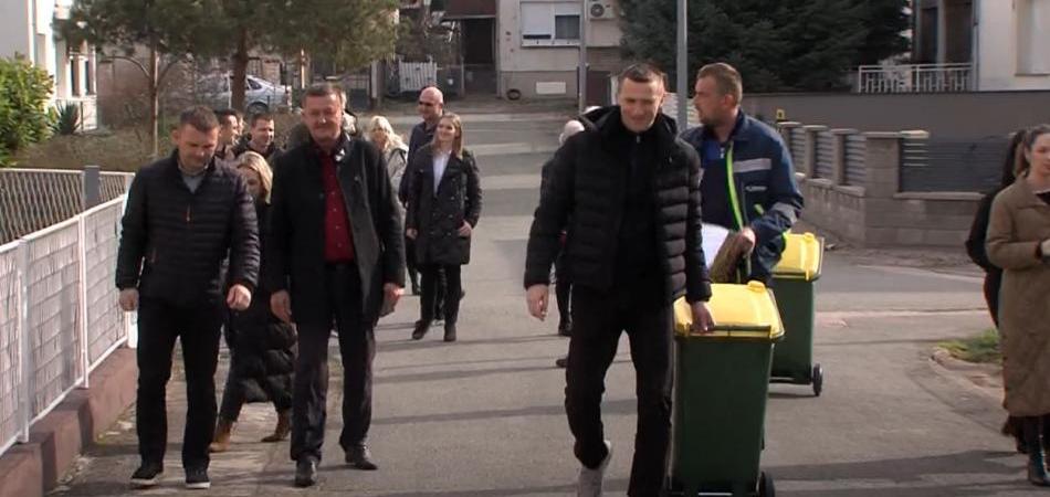 Novih 5 tisuća posuda za plastiku i metal stiglo u domove Vukovarca