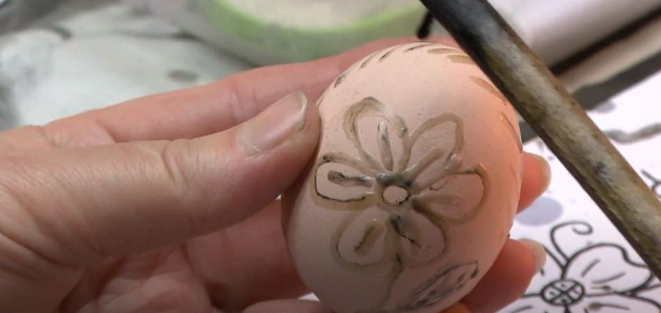 Osječani se zahvaljujući Šokačkoj grani okušali u šaranju jaja voskom u tintoblaju
