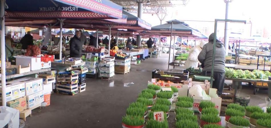 Badnjak na osječkoj tržnici bez gužvi