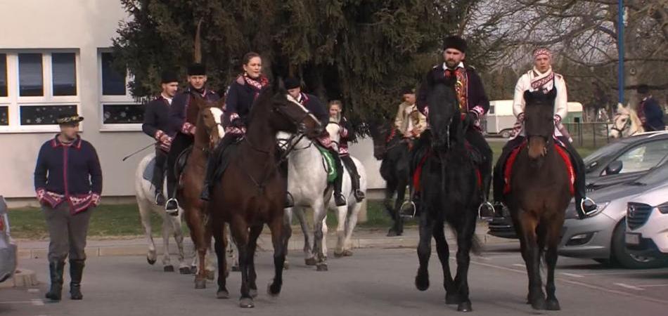 7. pokladno jahanje u Petrijevcima okupilo 30-ak jahača iz cijele Slavonije i Baranje