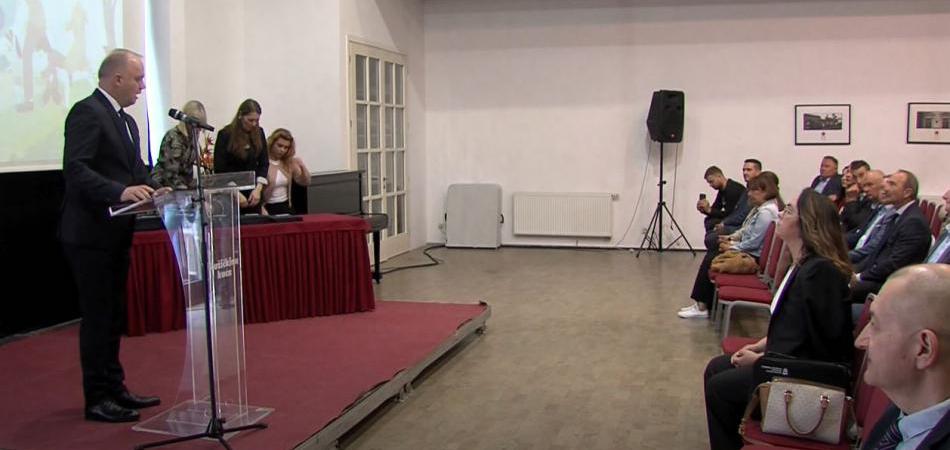 Ministar Šipić u Vukovaru uručio ugovore vrijedne 6,9 milijuna eura za izgradnju vrtića