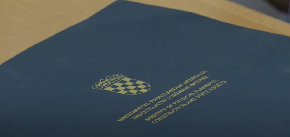 Ministar Bačić u Osijeku podijelio gradonačelnicima i načelnicima sporazume vrijedne 18 milijuna €