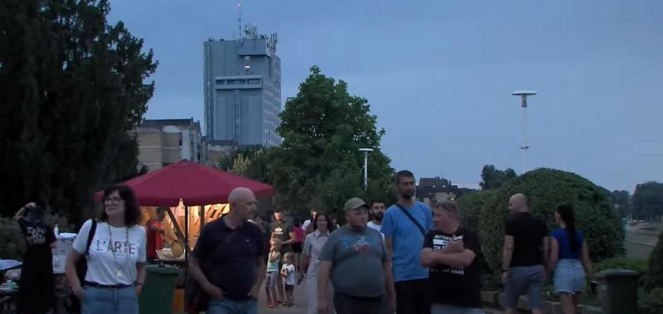 Srpanjska ljetna noć Osječanima donijela glazbu, druženje, slastice, crtiće...