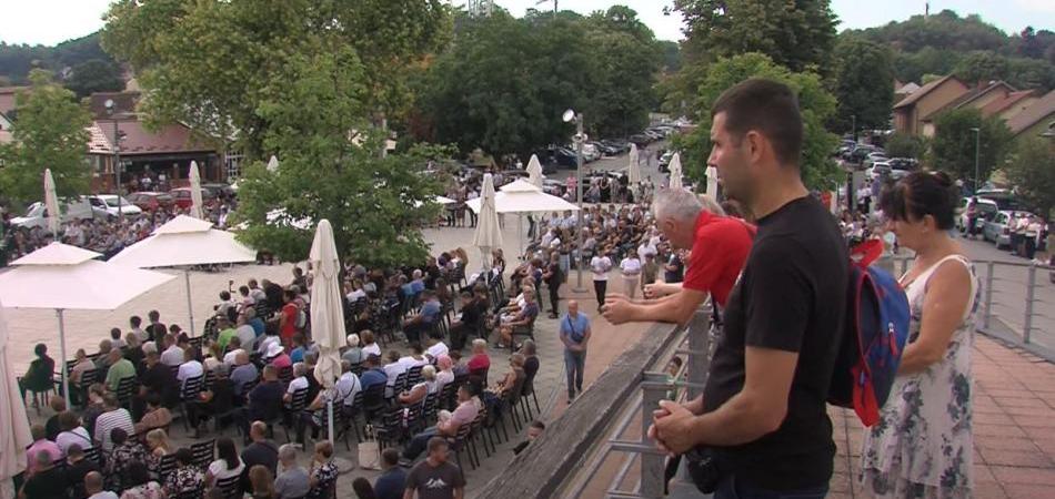Bolesni, nemoćni i vozači došli po blagoslov u aljmaško svetište