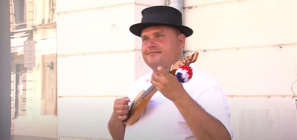 „Igor s tamburicom“ već više od 15 godina osječke ulice pretvara u pozornice