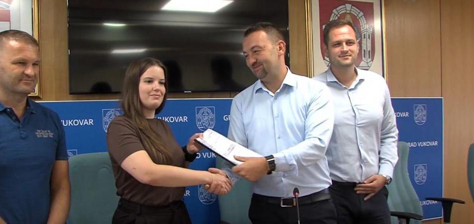 Vukovar nastavlja ulagati u komunalnu infrastruturu - na red stigao Lipovački put