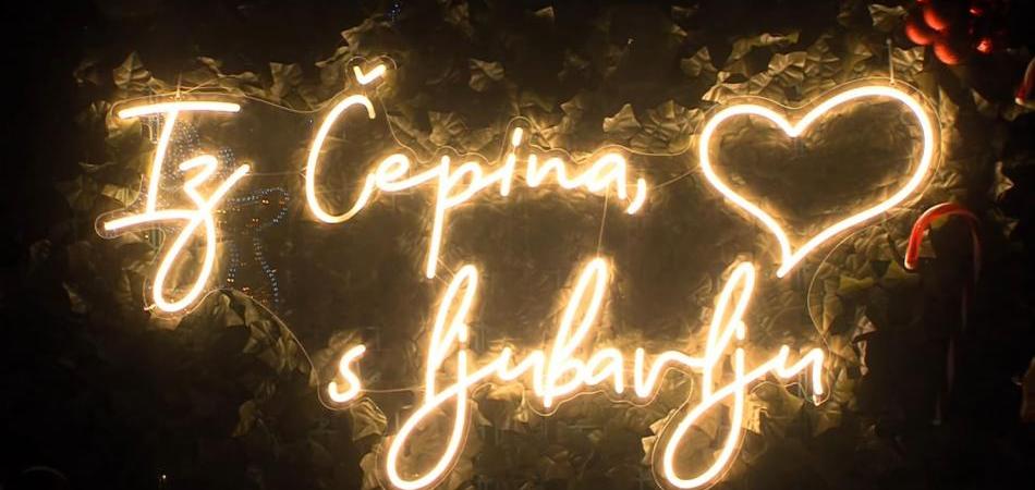 12. Božićni sajam donio tradiciju, druženje i blagdanski ugođaj