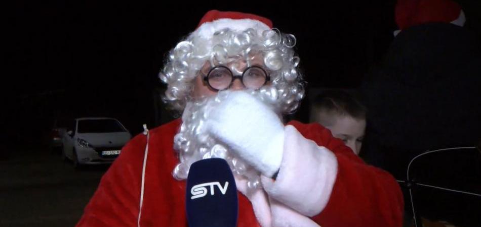 Djed Božićnjak u kočiji stigao na adventsku večer