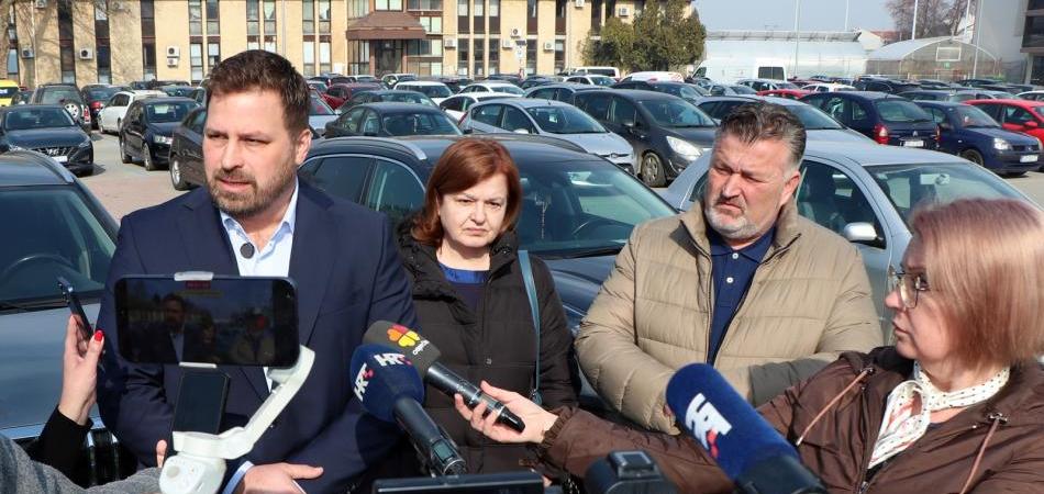 Grad Đakovo privremeno obustavio naplate parkinga