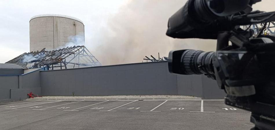 Izgorjela drvena skladišta HŽ-a!