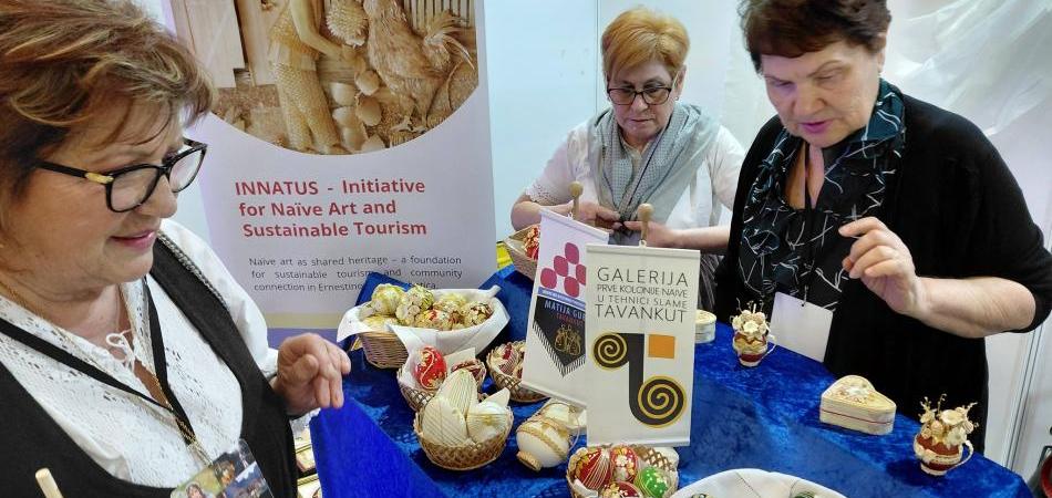 Ernestinovo i Hrvatsko nacionalno vijeće na sajmu PLACE2GO u Zagrebu: naivna umjetnost i slamarska baština predstavljene na najvećoj turističkoj sceni u Hrvatskoj