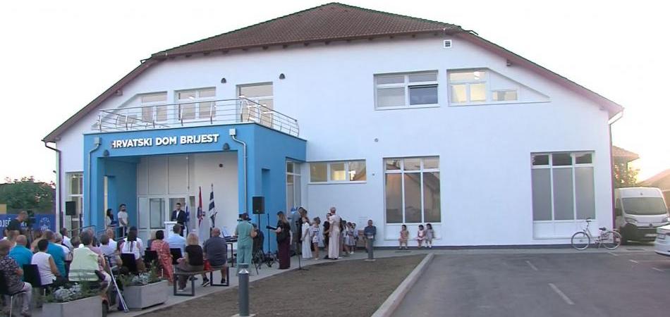 Nakon više od tri desetljeća čekanja otvoren Hrvatski dom Brijest