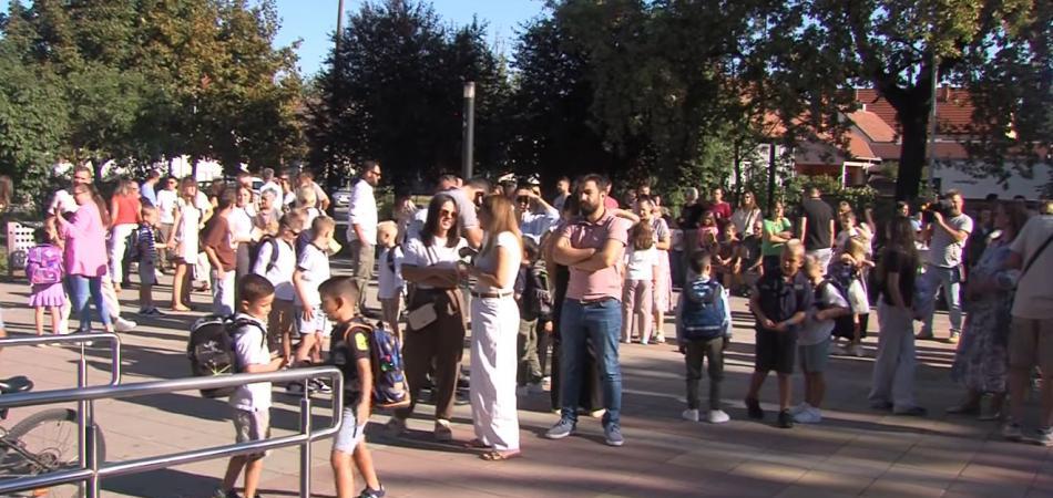 Osječki lav dočekao prvašiće – u osječke škole upisano 854 učenika prvih razreda