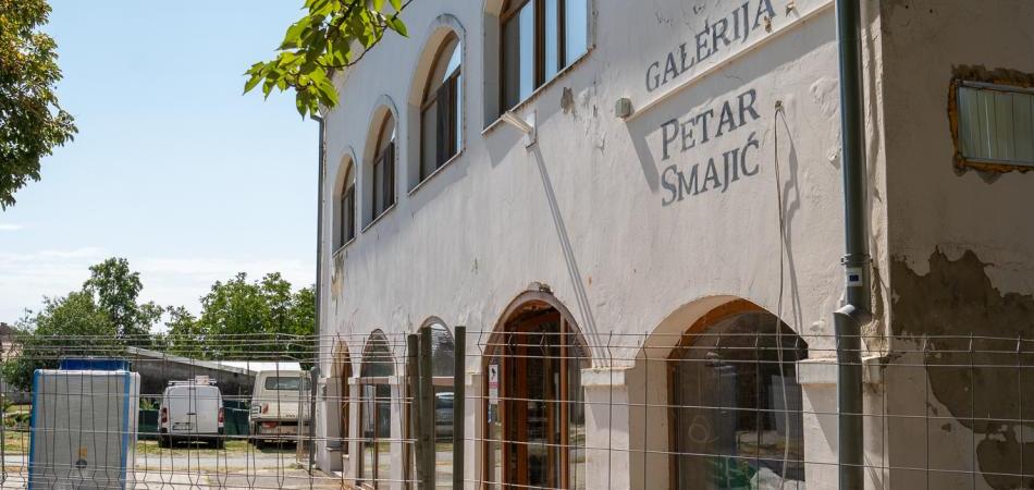 Napreduju radovi na uređenju Galerije Petar Smajić i Parka skulptura u Ernestinovu