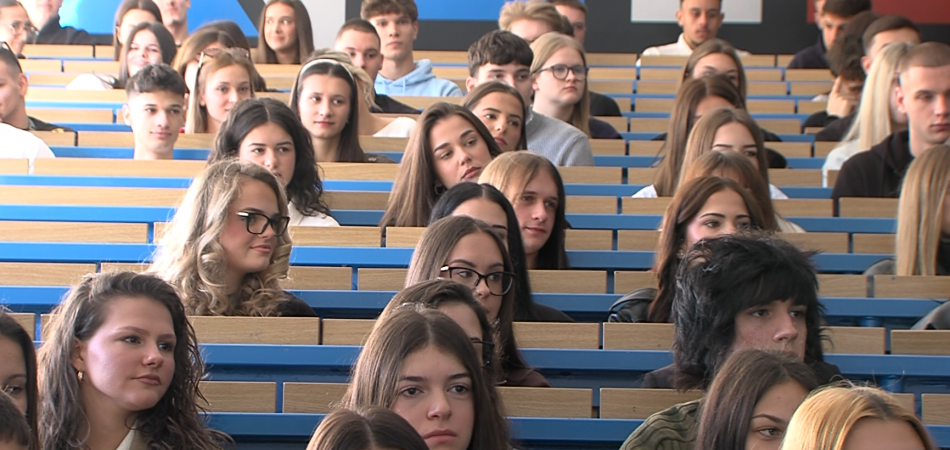 Više od 30.600 brucoša sjeda u klupe, osječki EFOS ih dočekao uvodnim programom