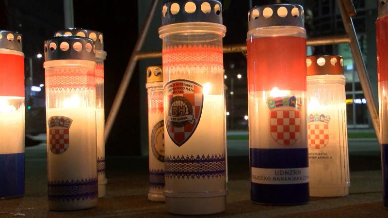 Ususret Danu sjećanja Osječani odali počast žrtvi Grada heroja lampionima duž cijele Vukovarske ulice