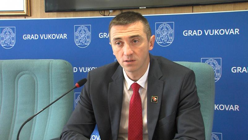 Penava: ''Dežulović je kolumnist srpskih, Pupovčevih Novosti koje su financirane od strane Vlade Republike Hrvatske