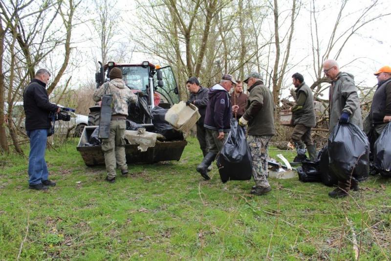 Akcija čišćenja obale Dunava u Batini
