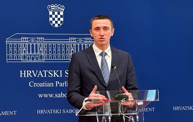 ''Pozivam na zajedništvo i okupljanje sve koji žele da Hrvatska ponovo bude slobodna od korupcije i zla koje je ovladalo, sve koji istinski žele da Hrvatska ponovo bude i lijepa i naša!''
